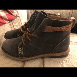Born dark brown suede booties